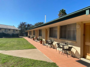  McNevins Tamworth Motel  Тамворт